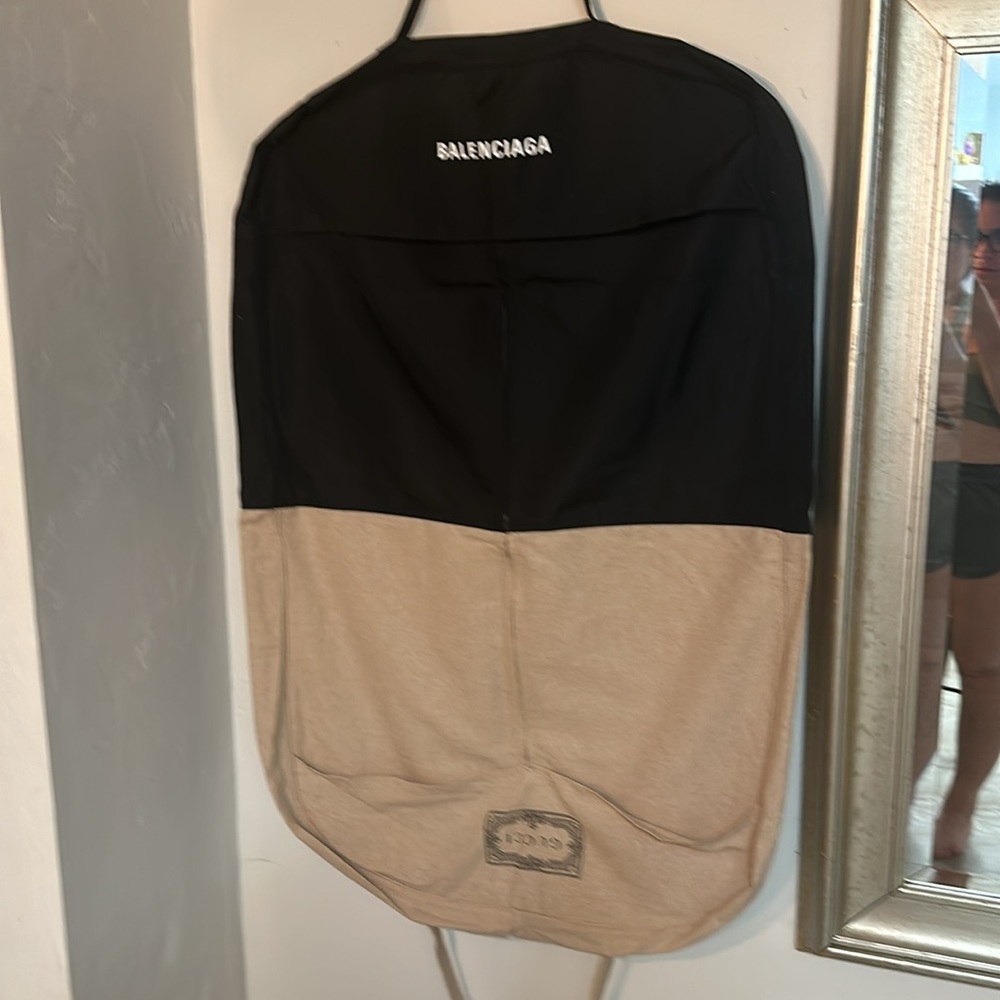GARMENT BAG ALERT 🚨🚨🚨🚨BALENCIAGA + GUCCI OMG !!!!!!! - Picture 10 of 14
